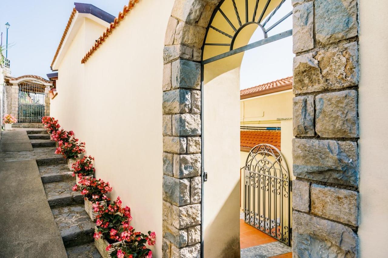 Appartamento Ilaria In Villa Laura Scala Extérieur photo